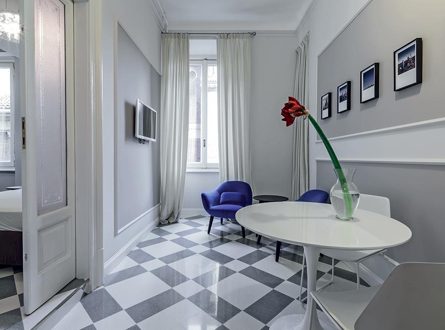 La graniglia protagonista di uno spazio contemporaneo a Milano