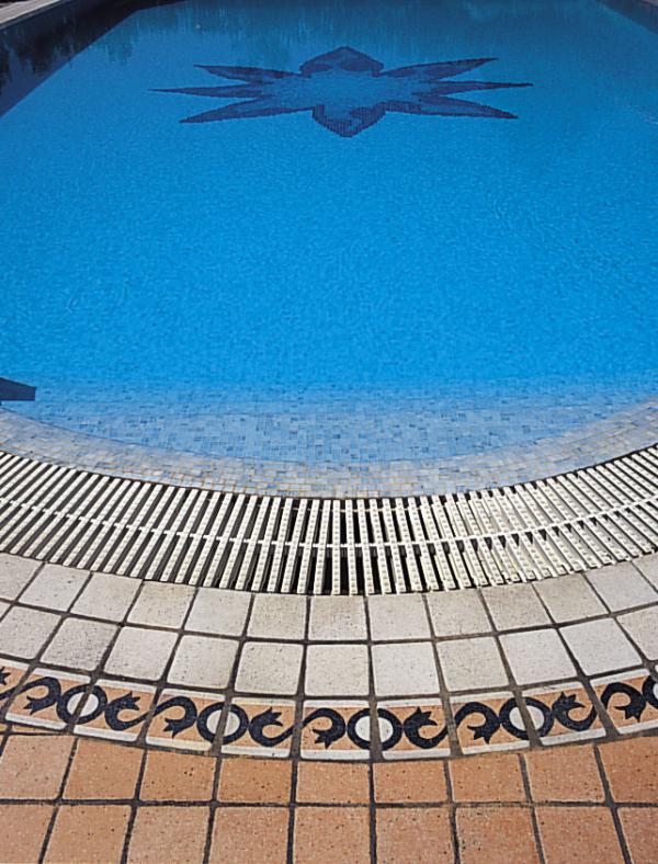 Swimming pool, lake Garda