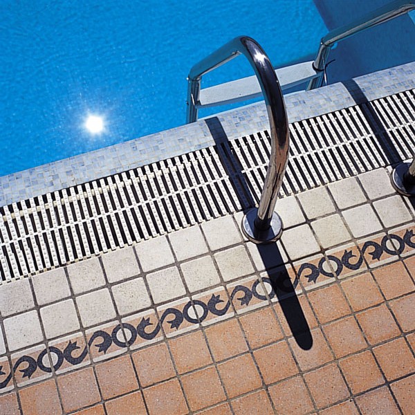 Swimming pool, lake Garda