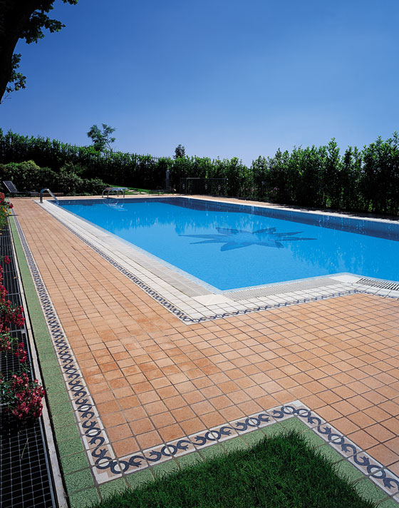 Swimming pool, lake Garda