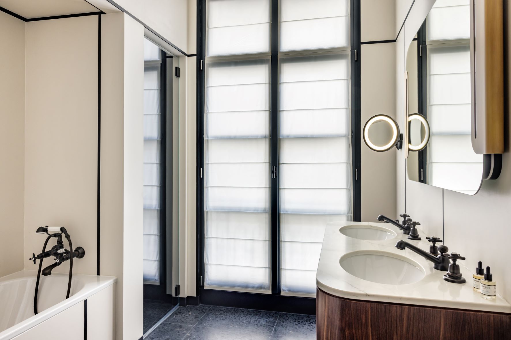 deluxe bathroom